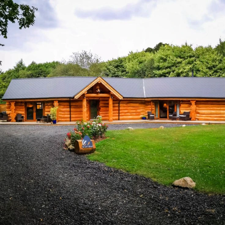 Two Night Stay In A Log Cabin At Badgers Wood, Hoo Zoo And Dinosaur World - Image 5